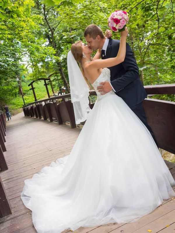 Laura - ELISABETA by Amanda Bridal